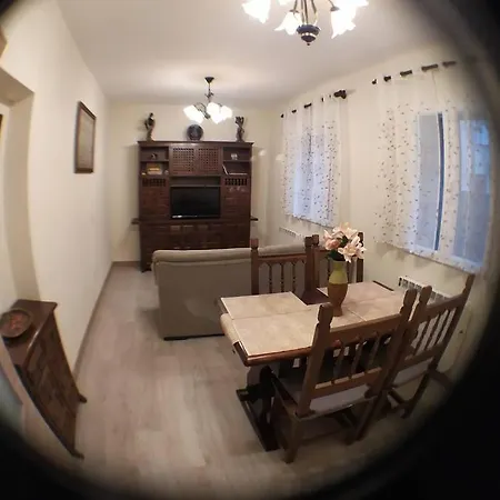 La Casa De Abuelos * Las Navas del Marqués